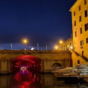 Casa Medicea Sul Canale Livourne